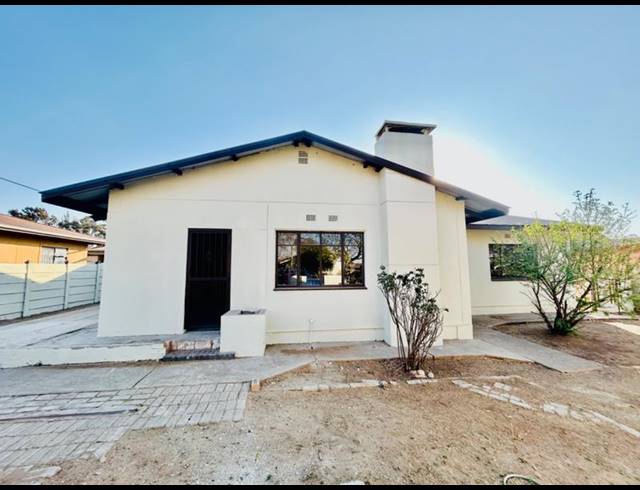 3 BEDROOM HOUSE FOR SALE IN VANDERBIJLPARK CW 4